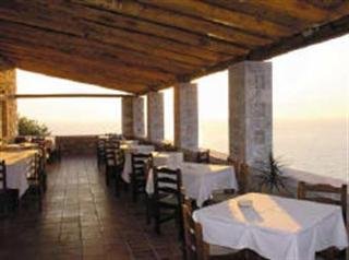 Restaurant
 di Limeni Village Hotel