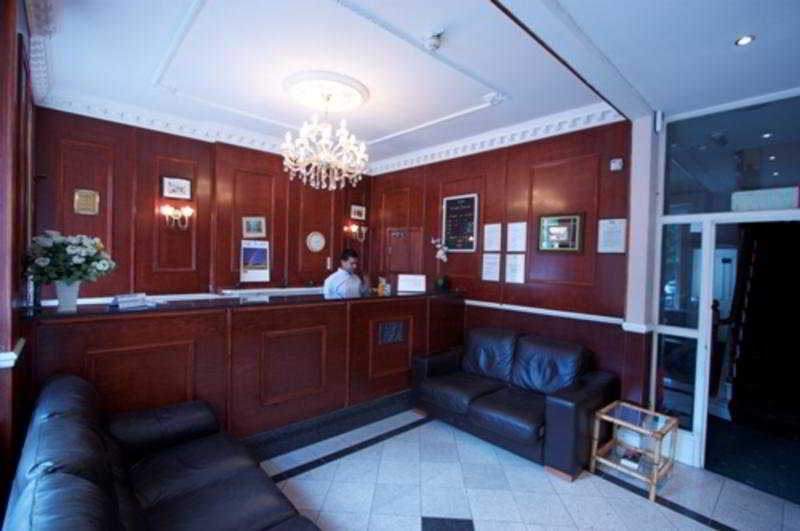 Camelot House Hotel, Londyn