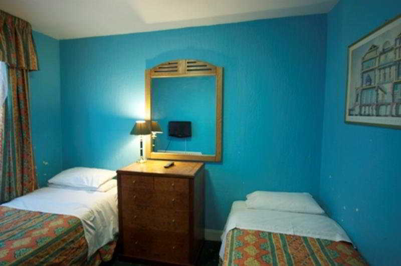 Camelot House Hotel, Londyn