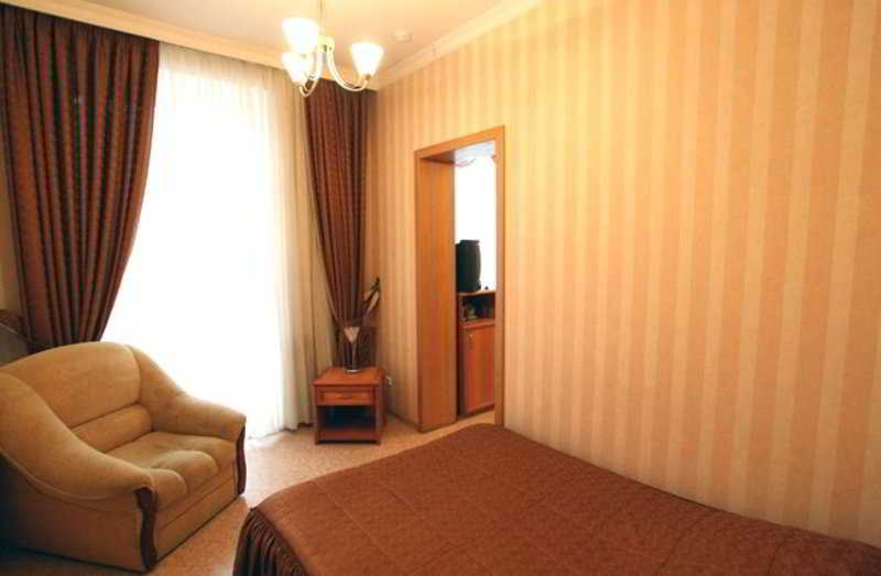 Room
 di Uzhniy Ural