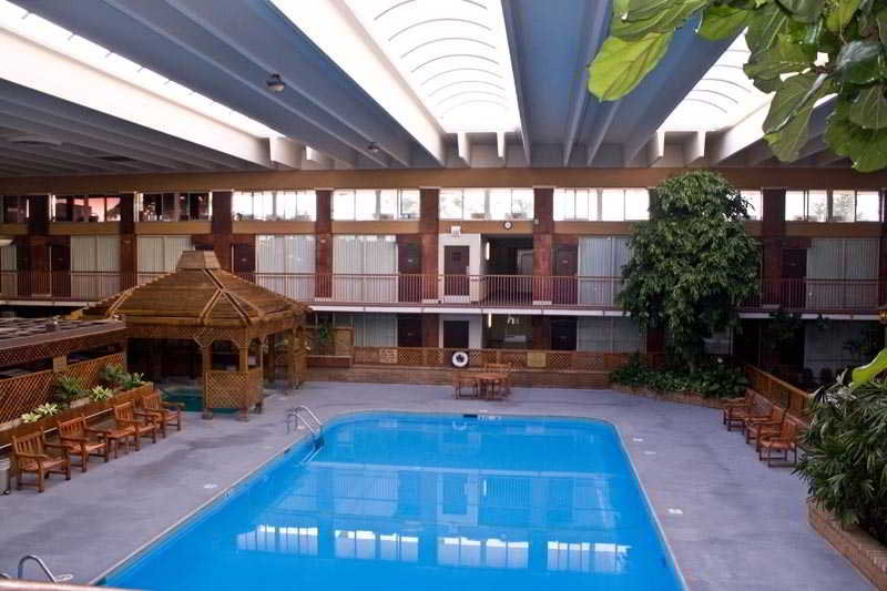 Pool
 di Clarion Inn Modesto