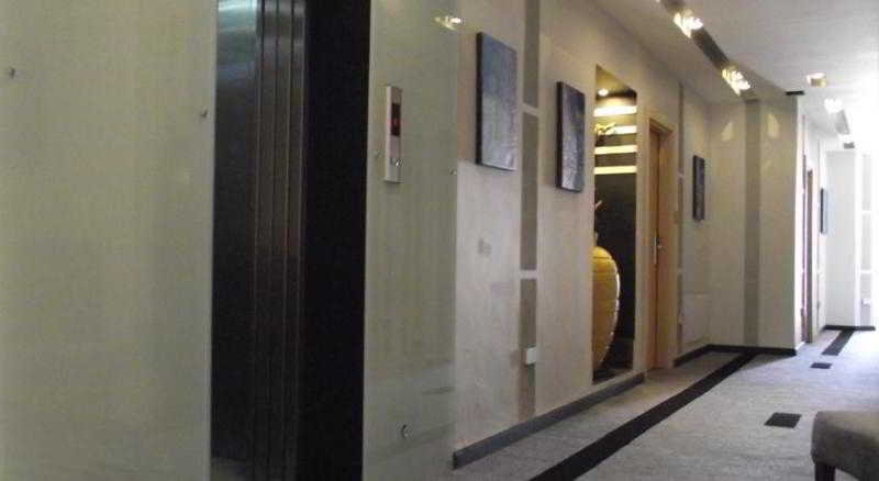 Lobby thumbnail 2