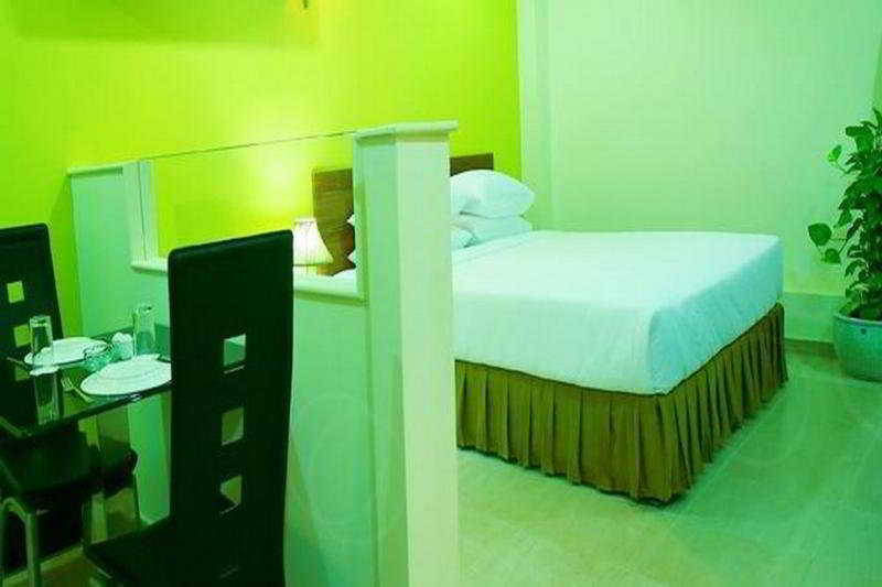 Room thumbnail 1