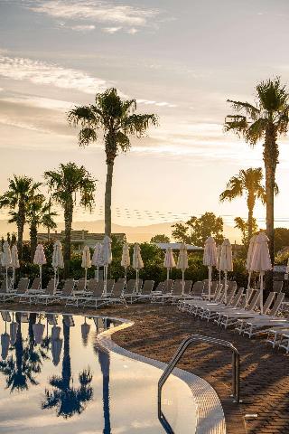 Almyros Beach Resort and Spa