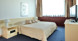 Room
 di Slavija III