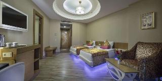 Family Room with Jacuzzi