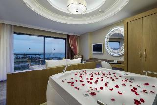 Family Room with Jacuzzi