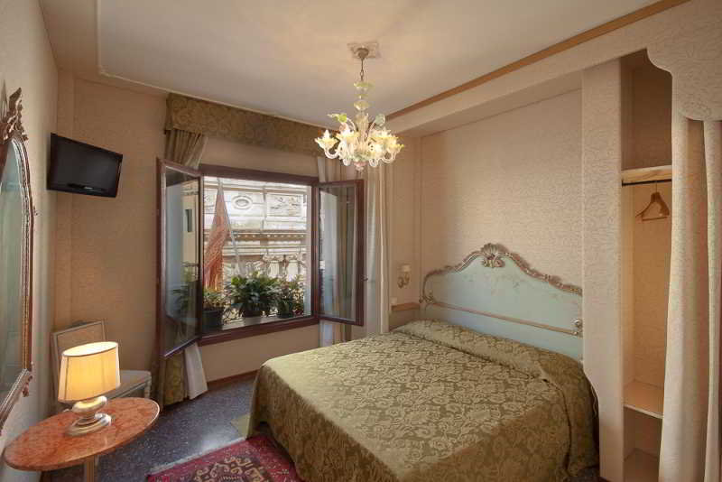 Room
 di Bel Sito e Berlino