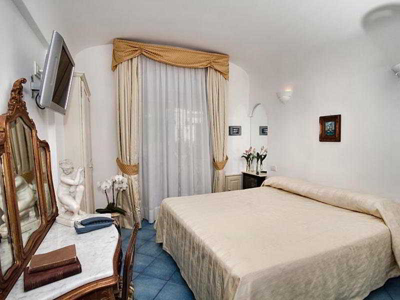 Room
 di Bussola Hermes