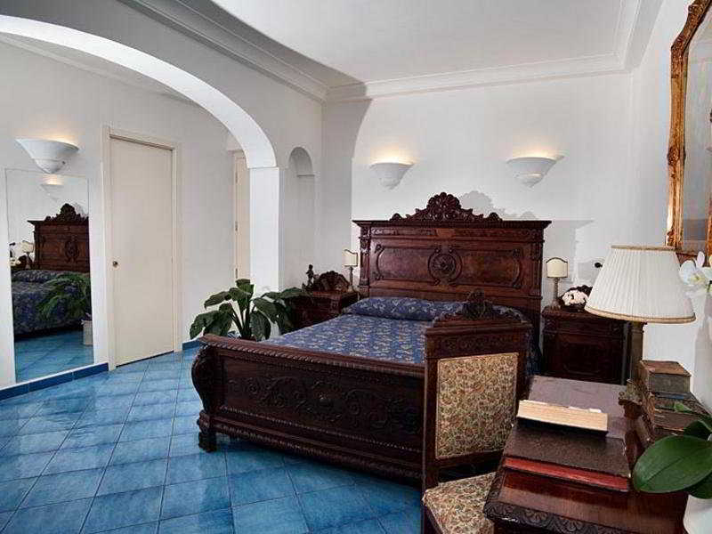 Room
 di Bussola Hermes