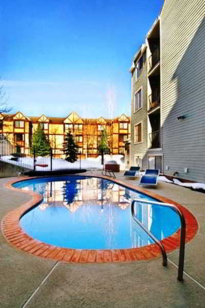 Pool
 di Carriage House Condominiums