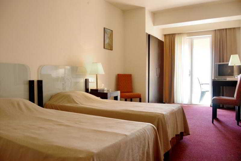 Regineh Hotel - Zimmer
