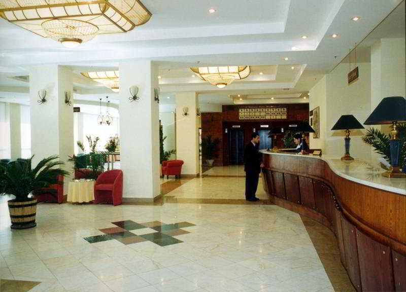 Ani Plaza Hotel - Diele