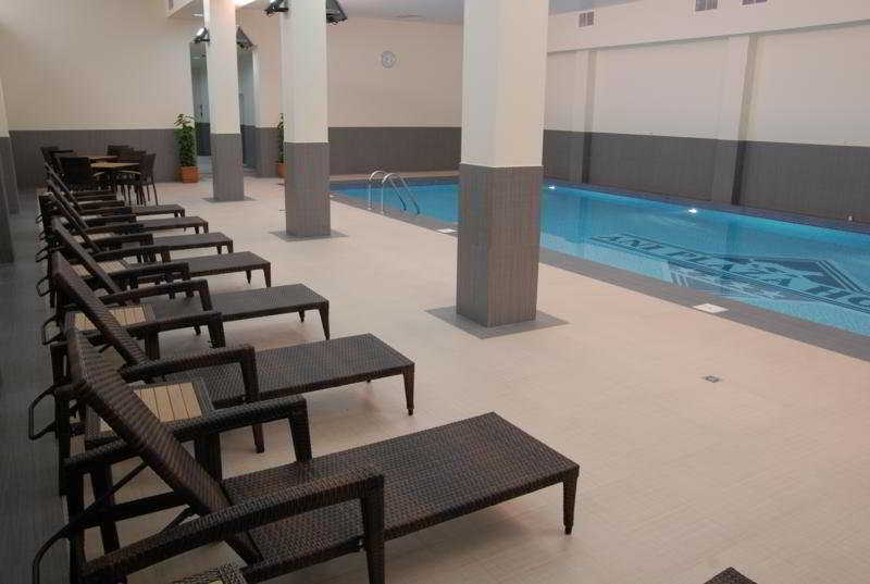 Ani Plaza Hotel - Pool
