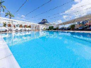 Pullman Reef Hotel Casino