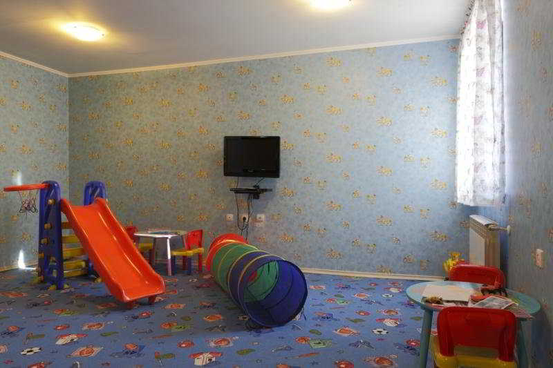 Sports and Entertainment
 di Forest Nook