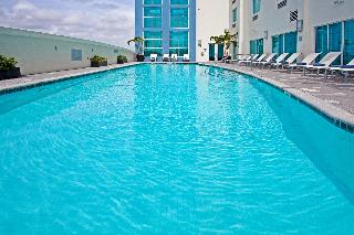 Pool
 di Crowne Plaza Fort Lauderdale Airport/ Cruise Port
