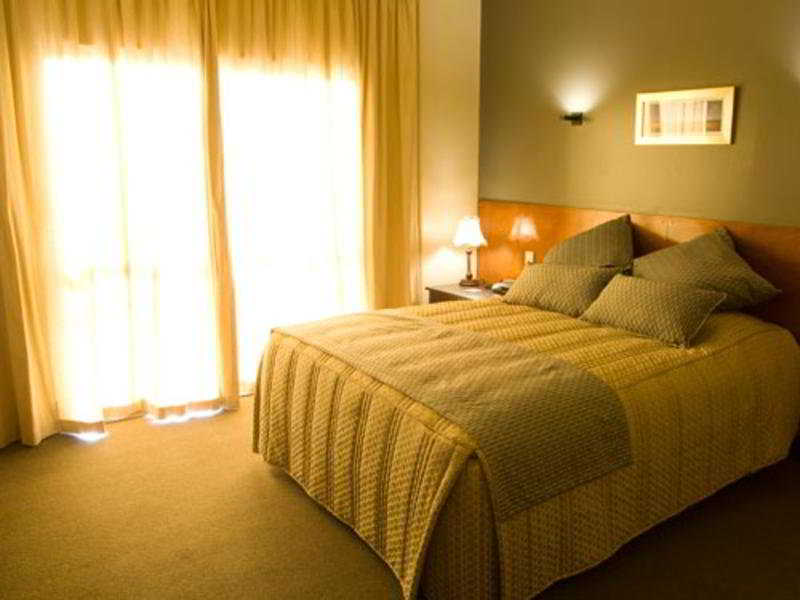 Room
 di The Victoria