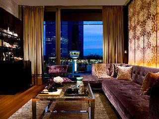 Room
 di The Fullerton Bay Hotel Singapore