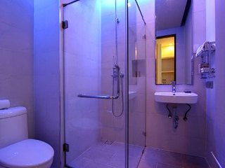 Room thumbnail 6