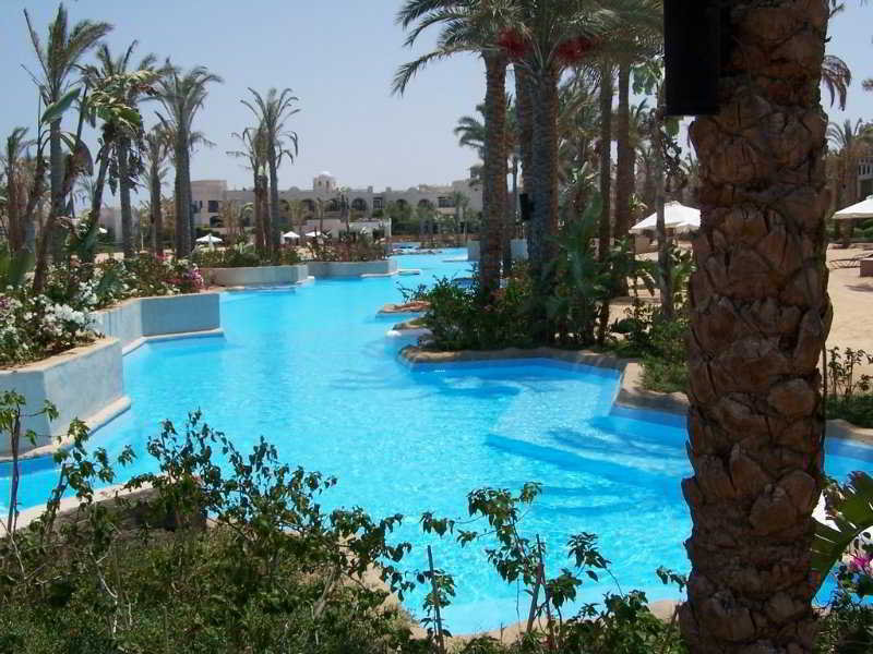 Pool
 di Crowne Plaza Sahara Sands Resort