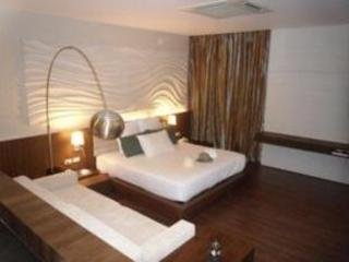 Room thumbnail 4