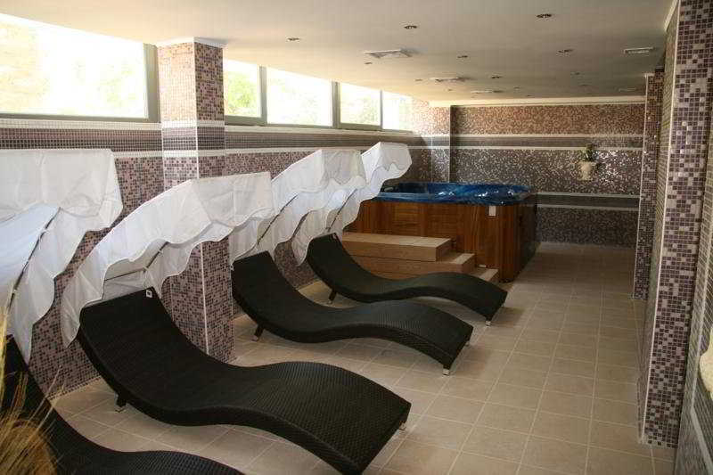 Sports and Entertainment
 di Cleopatra