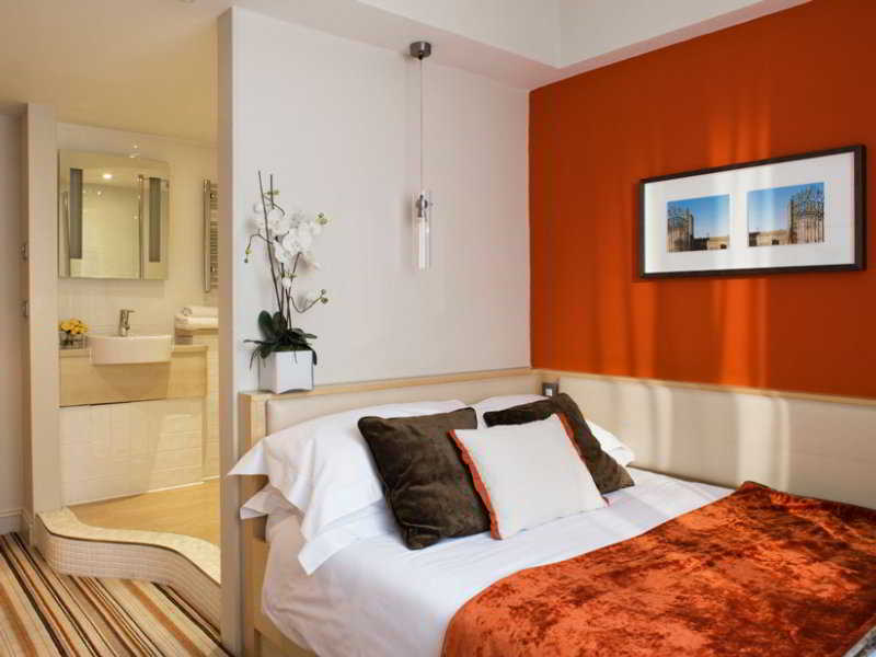 Room thumbnail 6