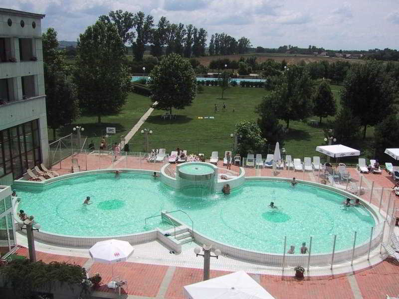 Pool
 di Lipa
