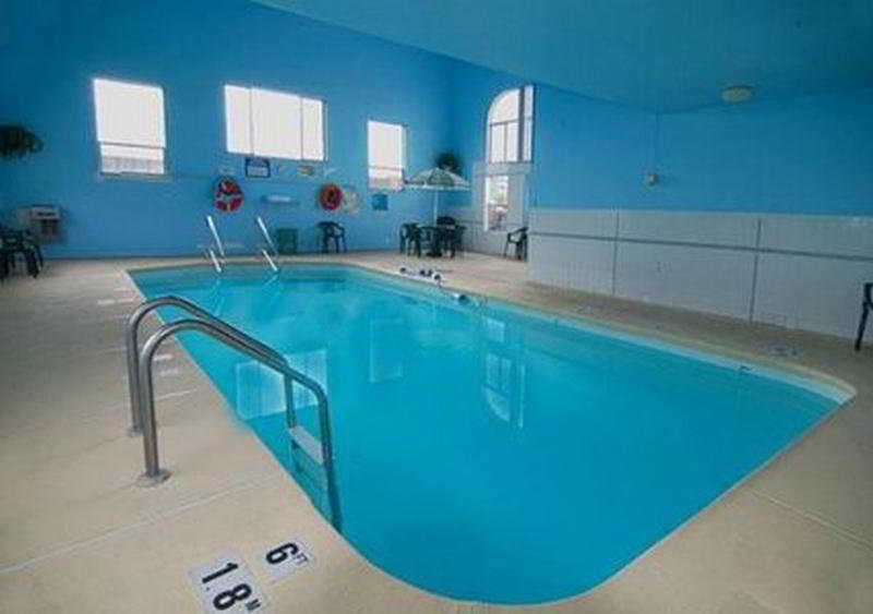 Pool
 di Clarion Resort Eureka