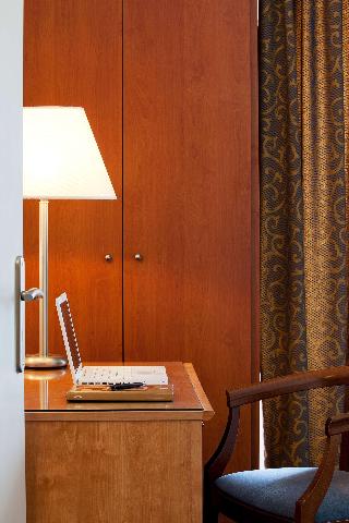 Lucy Hotel