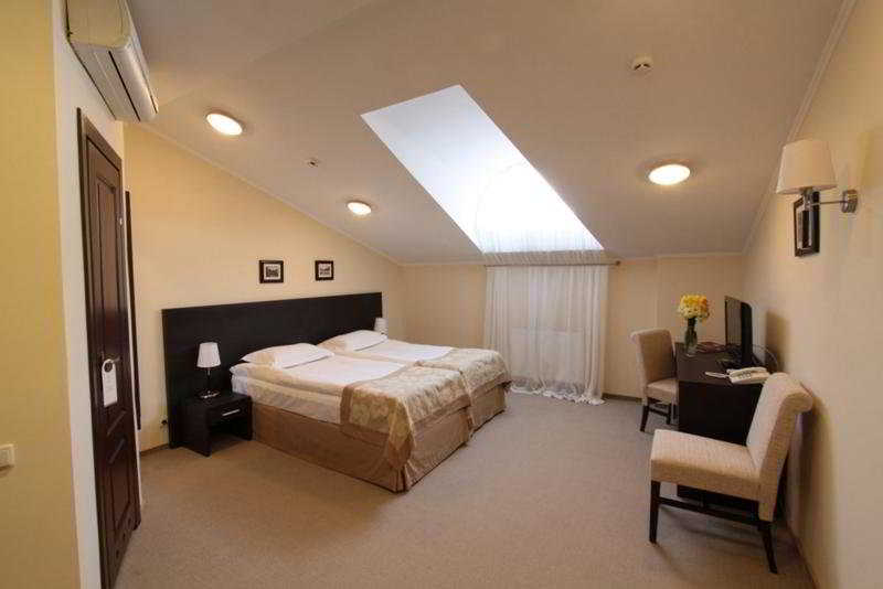 Room thumbnail 2