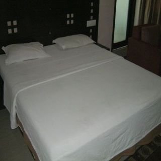 Room
 di Surya Plaza