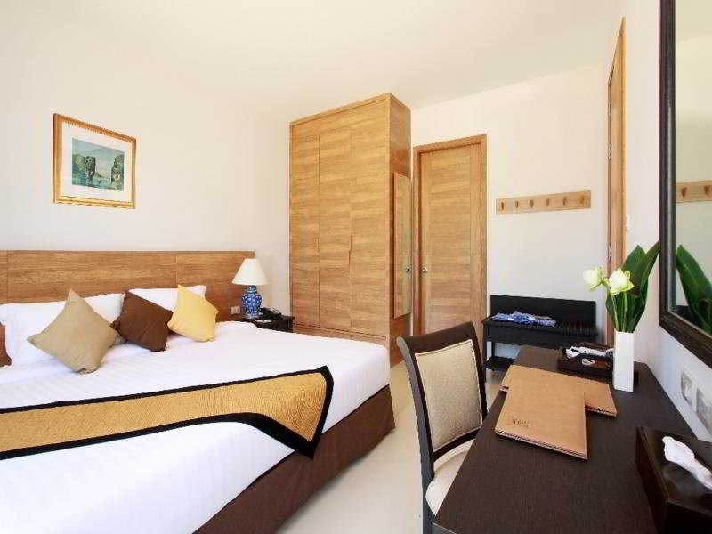 Room thumbnail 3