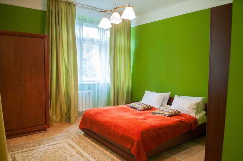 Room thumbnail 5