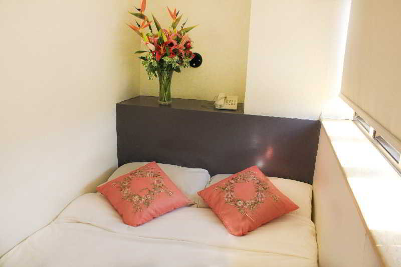 Room thumbnail 8