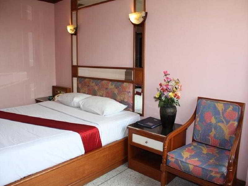 Room thumbnail 1
