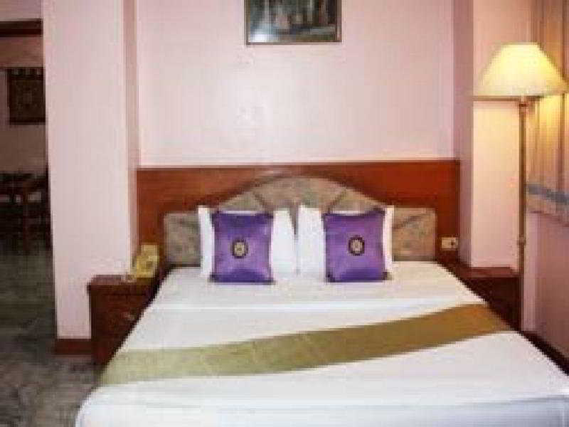 Room thumbnail 3