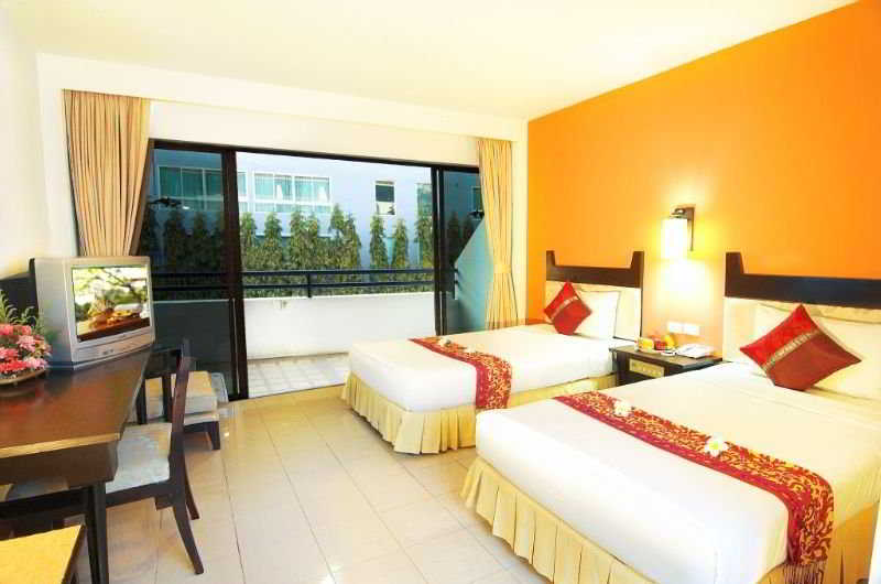 Room thumbnail 3
