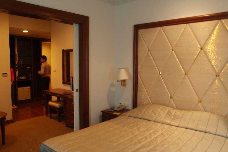 Room thumbnail 8
