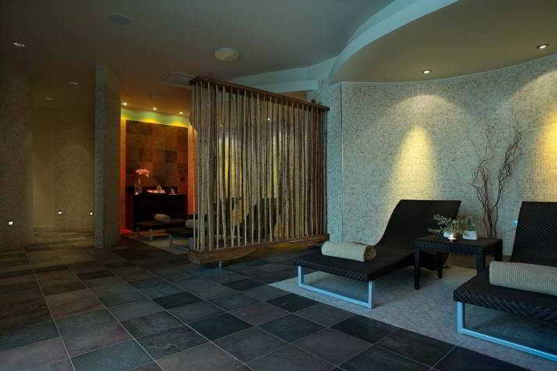 Sports and Entertainment
 di DoubleTree by Hilton Acaya Golf Resort