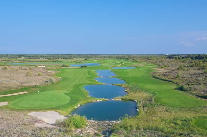 Sports and Entertainment
 di DoubleTree by Hilton Acaya Golf Resort