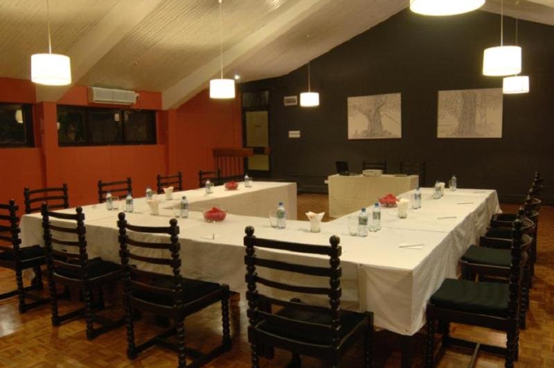 Conferences
 di The Lake (Seruwa)