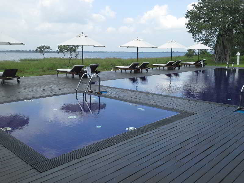 Pool
 di The Lake (Seruwa)