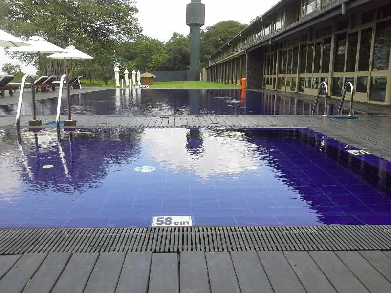 Pool
 di The Lake (Seruwa)