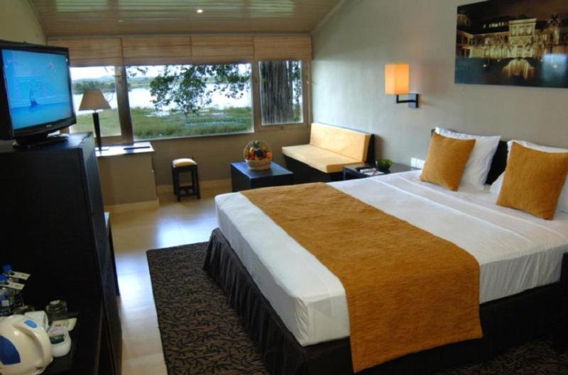Room
 di The Lake (Seruwa)
