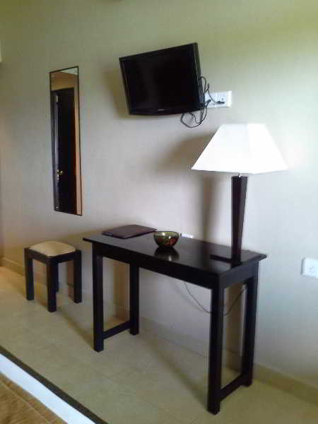 Room
 di The Lake (Seruwa)