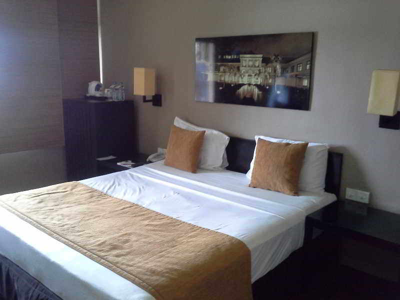 Room
 di The Lake (Seruwa)
