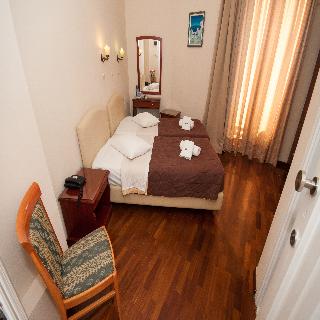 Cecil hotel