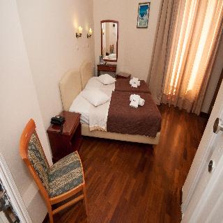 Cecil hotel
